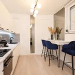 De Clave Luxury Apartment *